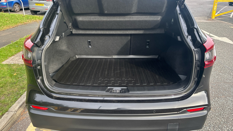 Nissan Qashqai 1.3 DiG-T Tekna 5dr Petrol Hatchback